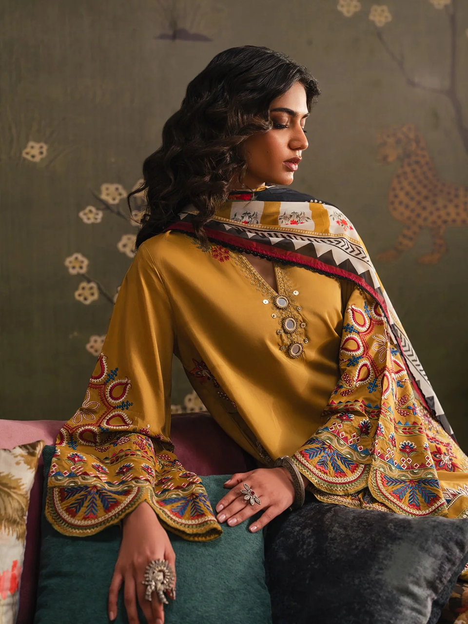 SONI EMBROIDERED 3PC