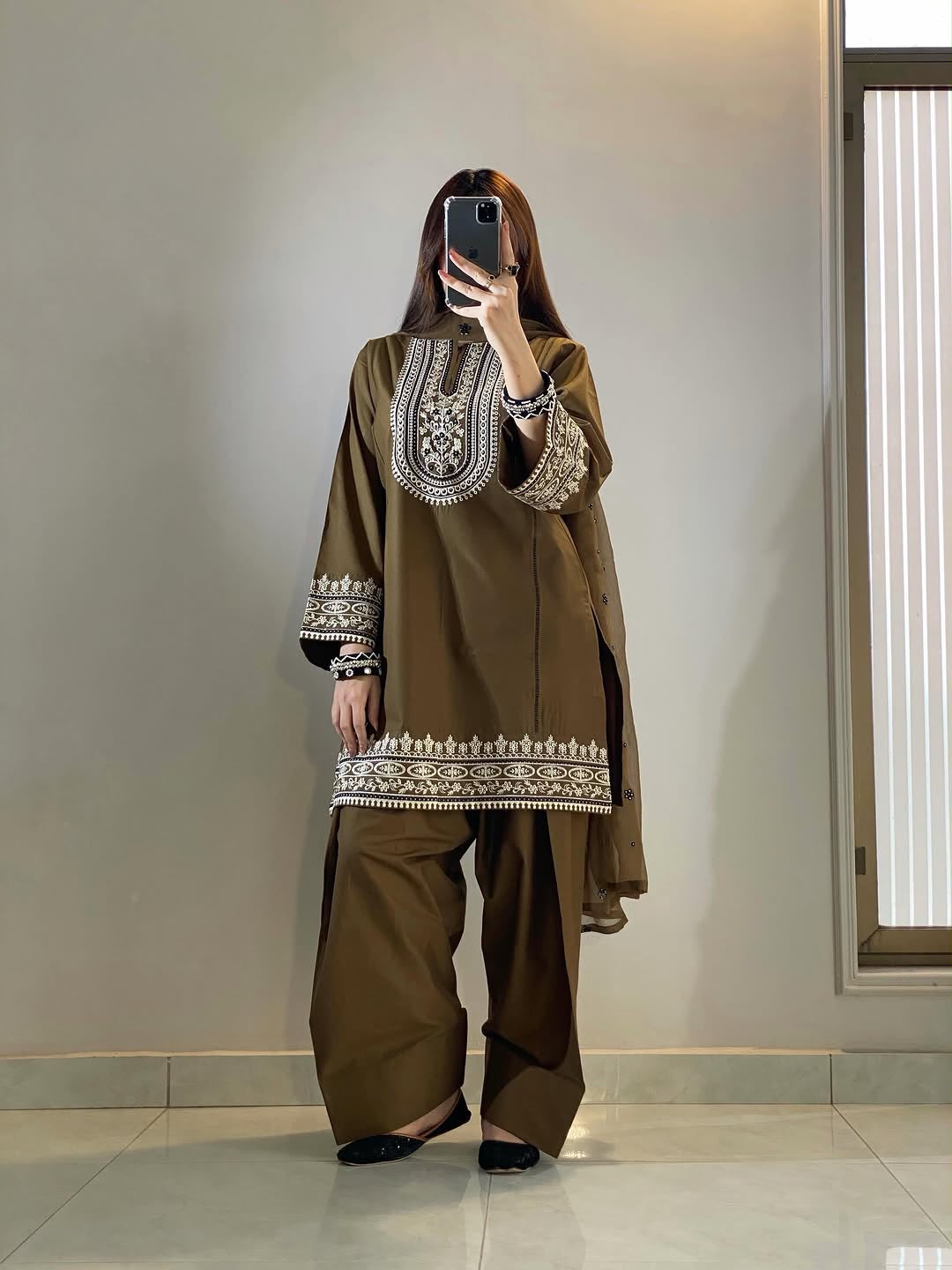 Decent Brown 3PC