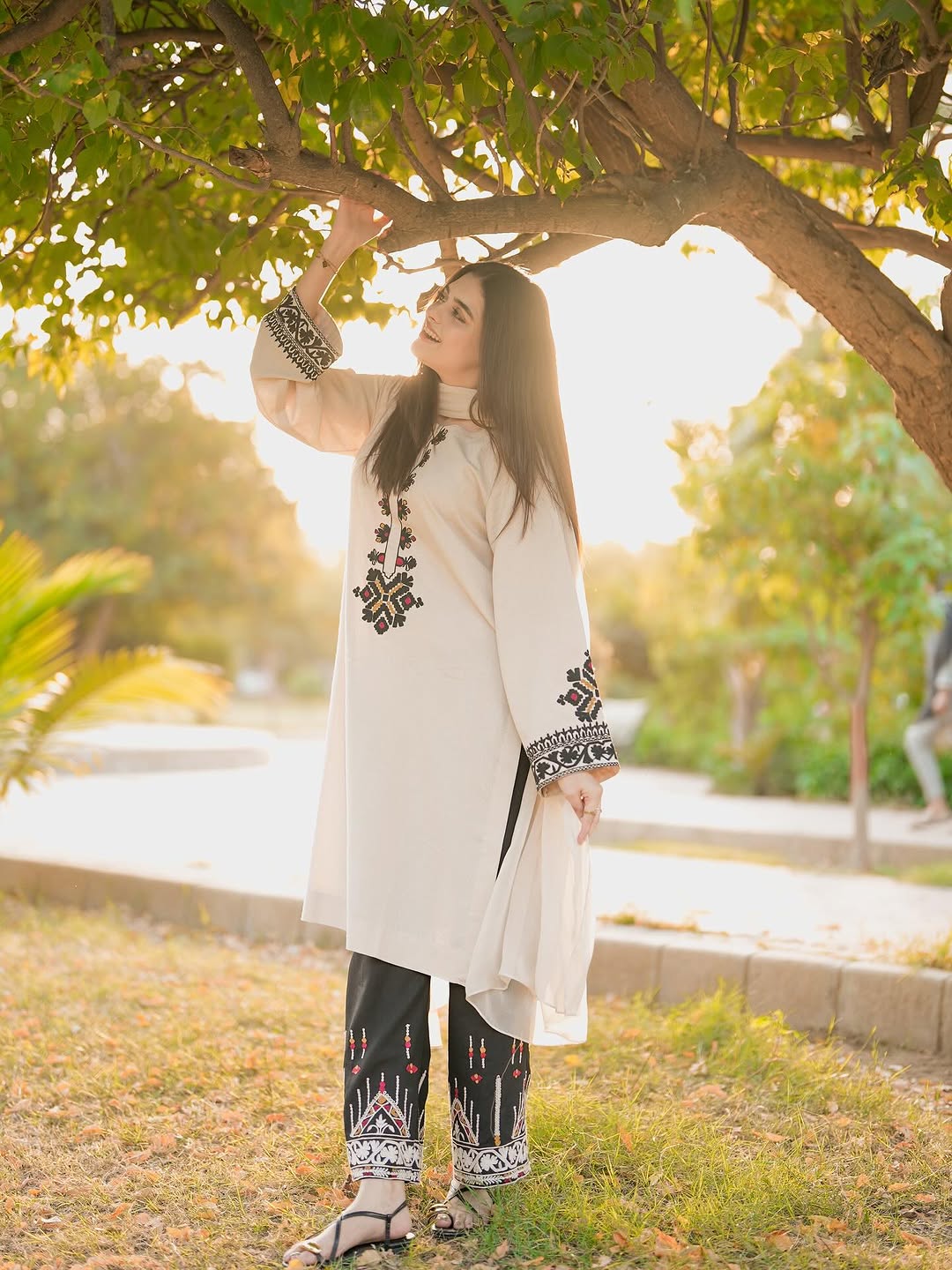 Layla Embroidered 3PC