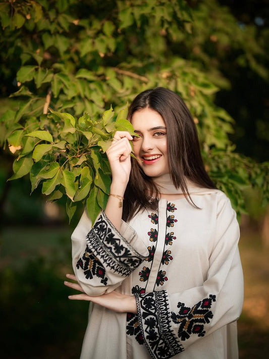 Layla Embroidered 3PC